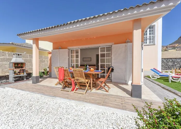 Villa Aloe Con Piscina Climatizada, Playa Fanabe, Costa Adeje